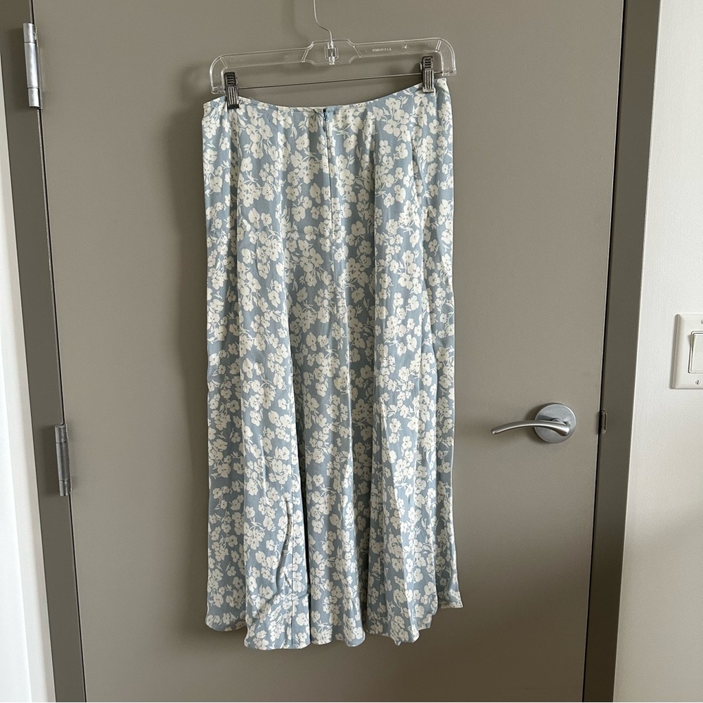 Reformation Zoe midi skirt with slit - light blue - hemmed - Picture 2 of 9